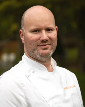 Arne-Christian Bjelke Andreassen er ansatt hos Fjord Catering AS